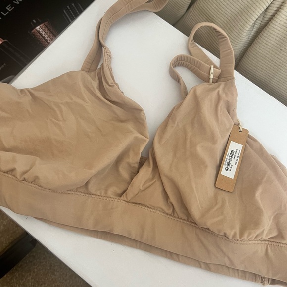 SKIMS Tan Seamless Bra Intimates - Picture 1 of 4